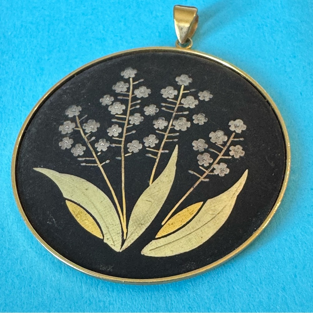 Vintage Amita Japan Damascene Lily Flowers Black Gold Tone Pendant - Picture 2 of 6